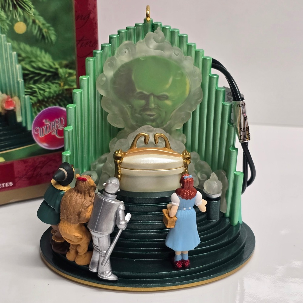 Hallmark The‎ Great Oz Wizard of Oz Ornament Green Magic Voice Light Christmas
